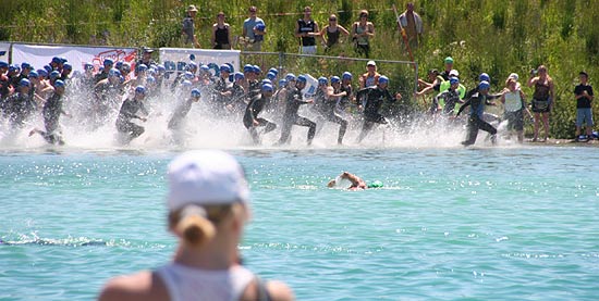 Start zum Firmen-Triathlon am Nachmittag (Foto: Martin Schmitz)